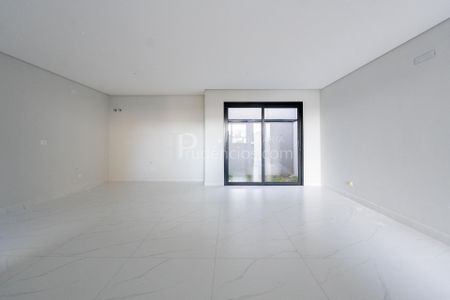 8_photo/94dcfaae43.49e5f4e107e90c19-ATLAS-10a4d06d-b700-4dce-b670-66a0e2437be6.jpg de casa à venda com 3 quartos, 116m² em Uberaba, Curitiba