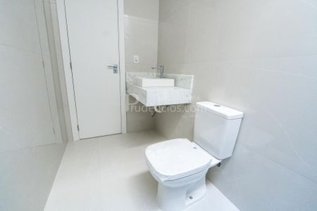 33_photo/94dcfaae43.49e5f4e107e90c19-ATLAS-158d3305-9e51-4e56-892b-a94b6833913a.jpg de casa à venda com 3 quartos, 116m² em Uberaba, Curitiba