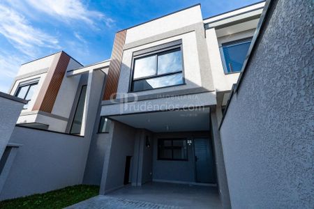 5_photo/94dcfaae43.49e5f4e107e90c19-ATLAS-64f8513e-477f-481f-8ddc-58db6763a9f7.jpg de casa à venda com 3 quartos, 116m² em Uberaba, Curitiba