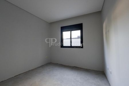 20_photo/94dcfaae43.49e5f4e107e90c19-ATLAS-b7474cdf-3820-46a5-a396-2268c55e61f3.jpg de casa à venda com 3 quartos, 116m² em Uberaba, Curitiba