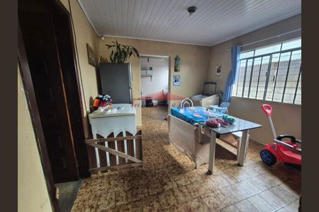 5_photo/94dcfaae49.6618d879b31b9a75-ATLAS-4f08efd9-c6e8-477e-8e4b-d3e7ca240b82.jpg de casa à venda com 3 quartos, 160m² em Uberaba, Curitiba