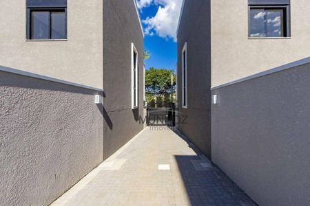 11_photo/94dcfaae6b.9845a183adc4e21d-ATLAS-1bb07bf0-f3a7-41ac-b811-507aaab4aa65.jpg de casa à venda com 3 quartos, 122m² em Uberaba, Curitiba