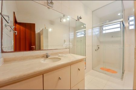 5_photo/94dcfaae8b.1dc817000cb419a8-ATLAS-cbbf2e6c-2c8c-43a1-a401-5e8d366acc05.jpg de casa à venda com 4 quartos, 386m² em Uberaba, Curitiba