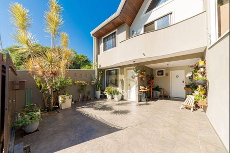 2_photo/94dcfaaf9d.e93f945ea253b0ef-ATLAS-094ccb83-d378-485e-9817-5ee2f96c71a6.jpg de casa à venda com 3 quartos, 133m² em Uberaba, Curitiba