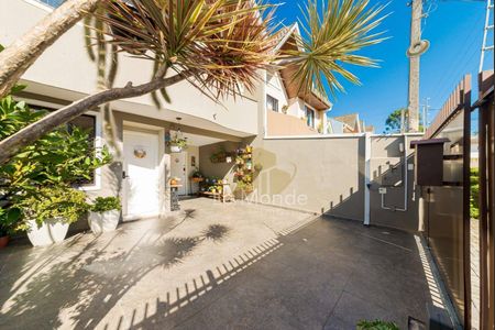 9_photo/94dcfaaf9d.e93f945ea253b0ef-ATLAS-25c1f22a-ff5d-415e-af93-4dc3fb709ba8.jpg de casa à venda com 3 quartos, 133m² em Uberaba, Curitiba