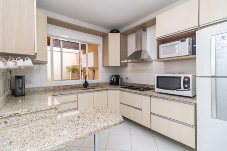 8_photo/94dcfab03f.ceff8192393c33de-ATLAS-0a592101-cc32-4dad-ab5b-7ad9a3576cf5.jpg de casa à venda com 4 quartos, 180m² em Uberaba, Curitiba