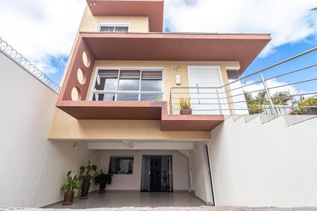 3_photo/94dcfab0ed.266cc78d624e442e-ATLAS-c35ddaa2-2fab-4637-aa1c-92bd32d17b66.jpg de casa à venda com 3 quartos, 325m² em Uberaba, Curitiba