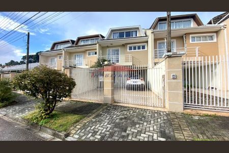 2_photo/94dcfab115.5960f01f87f5a829-ATLAS-5d5eee44-7103-4eed-8833-19c20f4cf806.jpg de casa à venda com 3 quartos, 176m² em Uberaba, Curitiba