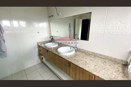 37_photo/94dcfab115.5960f01f87f5a829-ATLAS-5f3aa504-6147-4e23-9fe9-f1590e6ae347.jpg de casa à venda com 3 quartos, 176m² em Uberaba, Curitiba