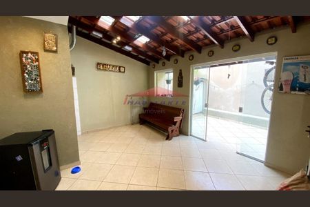 20_photo/94dcfab115.5960f01f87f5a829-ATLAS-669740dc-1954-4a5d-99c8-a6c4d7773527.jpg de casa à venda com 3 quartos, 176m² em Uberaba, Curitiba