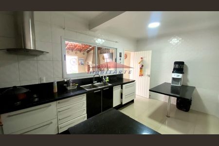 15_photo/94dcfab115.5960f01f87f5a829-ATLAS-82b05527-d215-480b-b18f-a97e101854d2.jpg de casa à venda com 3 quartos, 176m² em Uberaba, Curitiba