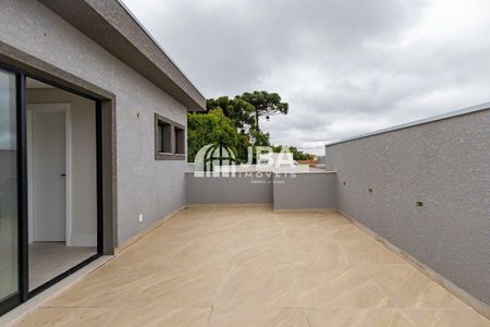 2_photo/94dcfab1f3.58506769bdfd2446-ATLAS-fd7b26aa-b638-4737-a97f-78ce9dfc5a05.jpg de casa de condomínio à venda com 4 quartos, 323m² em Uberaba, Curitiba