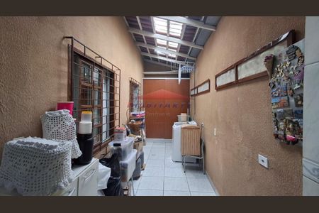 4_photo/94dcfab29f.8f3f2a47dd94676f-ATLAS-1a7e3bd0-0d97-402b-9370-92530e4e4ced.jpg de casa à venda com 3 quartos, 65m² em Uberaba, Curitiba