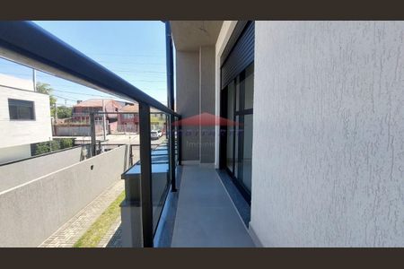 32_photo/94dcfab2e9.d4520908d37f3309-ATLAS-b7b66793-54fc-400a-8528-34ca672914dd.jpg de casa à venda com 3 quartos, 122m² em Uberaba, Curitiba