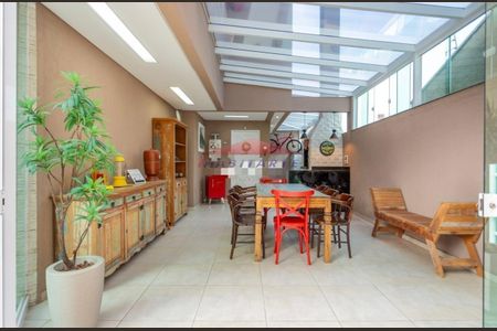 12_photo/94dcfab455.e2d89ad805d19122-ATLAS-7dc20187-74a4-41d9-9bea-e13503f067ee.jpg de casa à venda com 5 quartos, 153m² em Uberaba, Curitiba