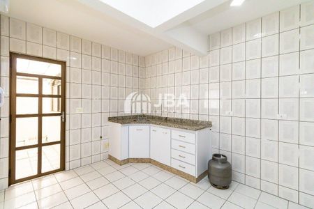 4_photo/94dcfab4b9.1e0a4e184cfa3901-ATLAS-77716080-c154-4827-8ee2-934ecda49e9c.jpg de casa à venda com 0 quarto, 176m² em Jardim das Américas, Curitiba