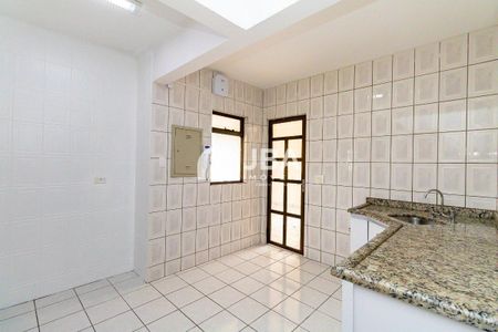 6_photo/94dcfab4b9.1e0a4e184cfa3901-ATLAS-fc7442d3-0a0a-45a3-8b5b-841a4e5bad74.jpg de casa à venda com 0 quarto, 176m² em Jardim das Américas, Curitiba