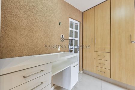 20_photo/94dcfab4ed.56f87905458f71eb-ATLAS-4ec3b21d-5a2b-4f95-8e5a-f6fcd05aeff3.jpg de casa à venda com 5 quartos, 291m² em Uberaba, Curitiba