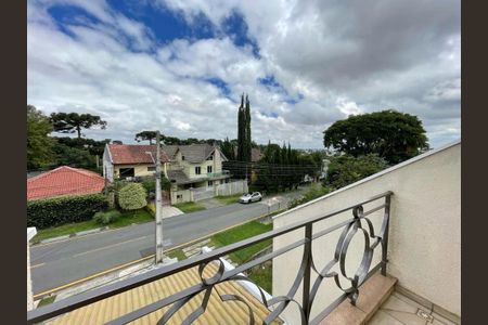 6_photo/94dcfab5b7.1fa6a91c389b6b6f-ATLAS-1acd8daf-4504-4e9e-9b0e-b6dbd5b07327.jpg de casa à venda com 3 quartos, 198m² em Uberaba, Curitiba