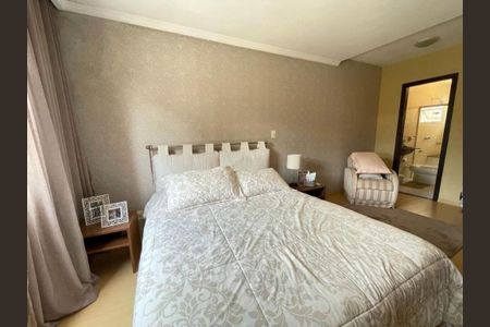 2_photo/94dcfab5b7.1fa6a91c389b6b6f-ATLAS-bfe1dae8-2c49-4e30-b7bc-9292875260aa.jpg de casa à venda com 3 quartos, 198m² em Uberaba, Curitiba