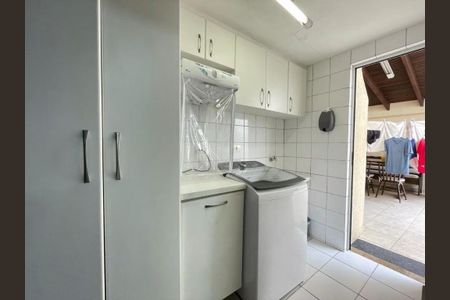 9_photo/94dcfab5b7.1fa6a91c389b6b6f-ATLAS-e99f43ef-08a6-4a01-9919-d654537b3c9e.jpg de casa à venda com 3 quartos, 198m² em Uberaba, Curitiba