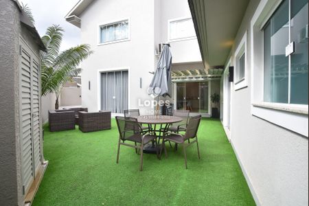 1_photo/94dcfab64f.babca6c7f82b9010-ATLAS-098c89d4-052e-4002-b0f8-01c6ea02a31a.jpg de casa de condomínio à venda com 4 quartos, 368m² em Uberaba, Curitiba