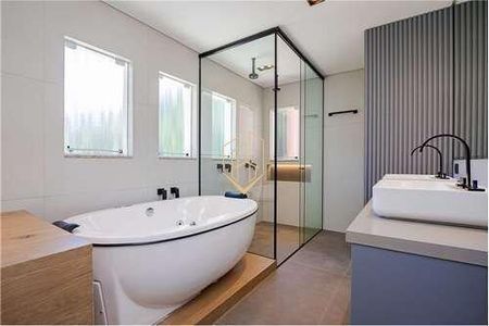 2_photo/94dcfab64f.babca6c7f82b9010-ATLAS-0a34e0d3-41aa-4ee7-b57a-a1aa7a71c77a.jpg de casa de condomínio à venda com 3 quartos, 386m² em Uberaba, Curitiba