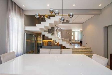 6_photo/94dcfab64f.babca6c7f82b9010-ATLAS-13b77fd7-e2ef-4f25-a50e-1c057ba0a086.jpg de casa de condomínio à venda com 3 quartos, 386m² em Uberaba, Curitiba