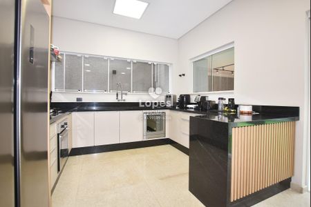 13_photo/94dcfab64f.babca6c7f82b9010-ATLAS-466bfa2b-7bd3-45b2-b381-7bdeff513b6a.jpg de casa de condomínio à venda com 4 quartos, 368m² em Uberaba, Curitiba