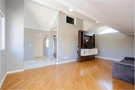 7_photo/94dcfab64f.babca6c7f82b9010-ATLAS-cefb603d-5968-4640-ab4c-e69f0cb42463.jpg de casa de condomínio à venda com 3 quartos, 386m² em Uberaba, Curitiba