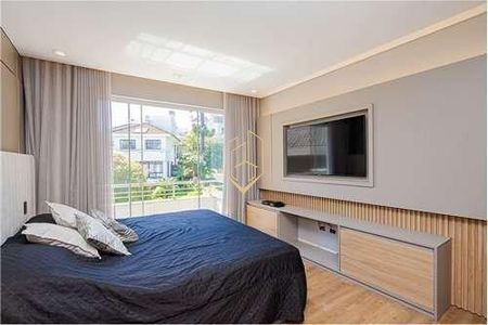 8_photo/94dcfab64f.babca6c7f82b9010-ATLAS-d902aae8-aaf5-403b-b824-a71414a9b3c5.jpg de casa de condomínio à venda com 3 quartos, 386m² em Uberaba, Curitiba