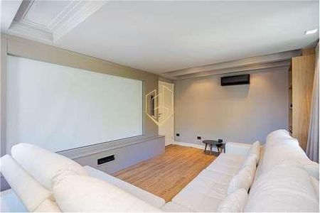 2_photo/94dcfab64f.babca6c7f82b9010-ATLAS-da626331-deec-4e87-b1eb-fb94b7ae5eea.jpg de casa de condomínio à venda com 3 quartos, 386m² em Uberaba, Curitiba