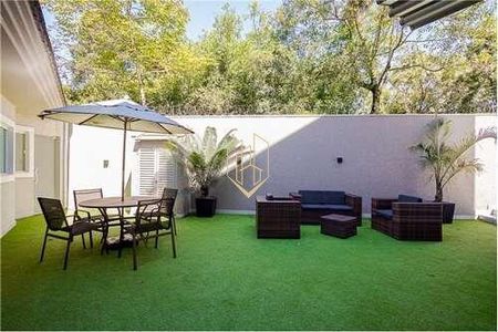 2_photo/94dcfab64f.babca6c7f82b9010-ATLAS-e5c8909d-25d9-41e4-87fb-512854b4c1bc.jpg de casa de condomínio à venda com 3 quartos, 386m² em Uberaba, Curitiba