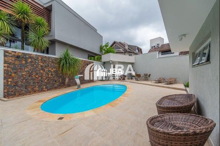 9_photo/94dcfab699.906020ab0bc1df8b-ATLAS-e2d61673-c8ba-43fb-ba97-d69b21adb74d.jpg de casa de condomínio para alugar com 5 quartos, 470m² em Uberaba, Curitiba