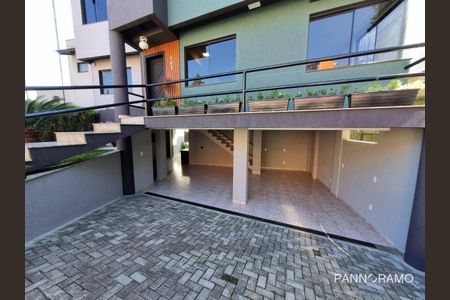 4_photo/94dcfab6fb.e55d5649294f0132-ATLAS-1776cbe2-7fc7-4d30-b583-2a11fb028da7.jpg de casa à venda com 3 quartos, 155m² em Uberaba, Curitiba