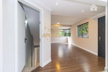 24_photo/94dcfab6fb.e55d5649294f0132-ATLAS-9372a650-b67e-4f70-8bfb-4d5d13ddfa92.jpg de casa à venda com 3 quartos, 154m² em Uberaba, Curitiba