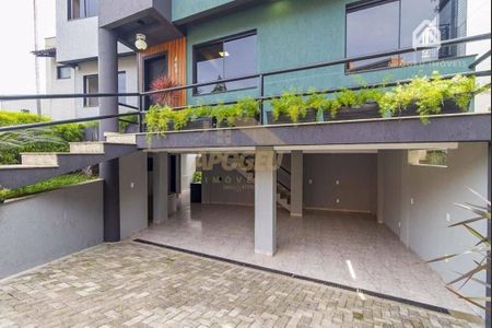 7_photo/94dcfab6fb.e55d5649294f0132-ATLAS-e1b0a90a-0a69-4a54-8fcc-33547d7462fd.jpg de casa à venda com 3 quartos, 154m² em Uberaba, Curitiba