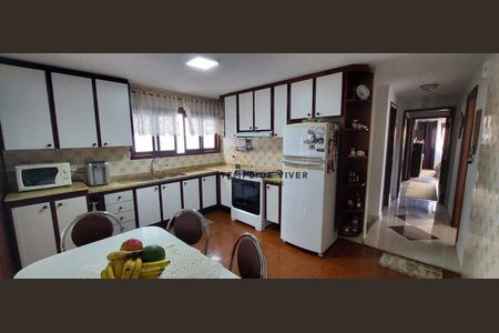 11_photo/94dcfab8a5.119c23beda3826d8-ATLAS-e27b05df-34a3-42bd-a5a5-5cf658bfda23.jpg de casa à venda com 4 quartos, 268m² em Uberaba, Curitiba