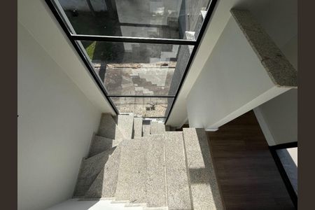 12_photo/94dcfabbb3.ceff8192393c33de-ATLAS-a706b426-1b88-4e50-8f4a-a7111c657902.jpg de casa à venda com 3 quartos, 132m² em Uberaba, Curitiba