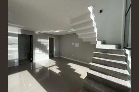 4_photo/94dcfabbb3.ceff8192393c33de-ATLAS-b7471ada-8631-4a6d-a4ee-0005b9abd2a2.jpg de casa à venda com 3 quartos, 132m² em Uberaba, Curitiba