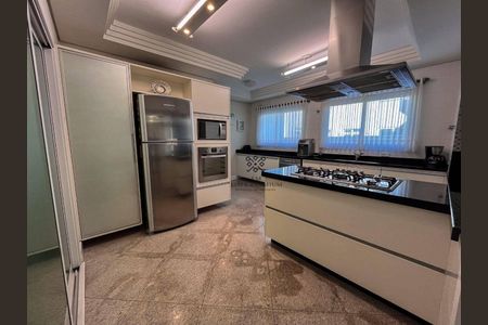 27_photo/94dcfabd3b.cf2e192b1746b475-ATLAS-a29b7e19-a87a-4423-b2a0-30adffcb6aa2.jpg de casa à venda com 4 quartos, 396m² em Uberaba, Curitiba