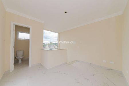 31_photo/94dcfabe15.ddf9b1090fe46506-ATLAS-b3e8d82d-b19c-4088-82d5-a6c9e99d1b12.jpg de casa à venda com 3 quartos, 120m² em Uberaba, Curitiba