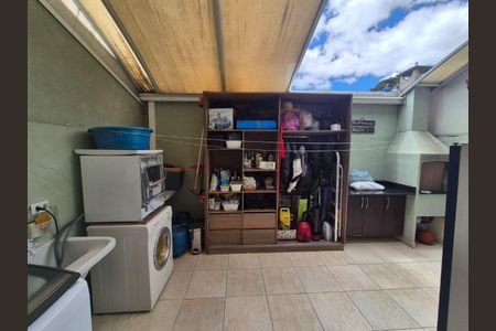 17_photo/94dcfac0db.35e43a4f309e4fc6-ATLAS-5bffd91c-9dee-4041-8024-ef7a16fe04fc.jpg de casa à venda com 3 quartos, 120m² em Uberaba, Curitiba