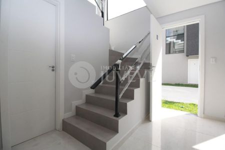 1_photo/94dcfac141.3aa916136add0e3f-ATLAS-520fa54d-bf0b-4dfc-baf5-df30cba5da3c.jpg de casa à venda com 3 quartos, 109m² em Uberaba, Curitiba