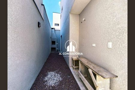 19_photo/94dcfac43b.46cdeb0f1ccf9820-ATLAS-109fdbb8-8039-4f0b-a41e-cdcd9fe5f1ba.jpg de casa à venda com 3 quartos, 105m² em Uberaba, Curitiba