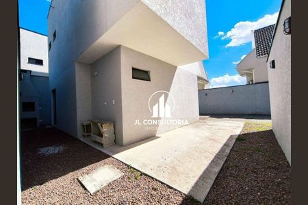 2_photo/94dcfac43b.46cdeb0f1ccf9820-ATLAS-e774ee03-40b5-4439-a1cb-4a84a07ffb6a.jpg de casa à venda com 3 quartos, 105m² em Uberaba, Curitiba