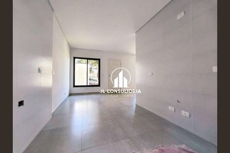 3_photo/94dcfac43b.f2f85754fdd078a3-ATLAS-569c09df-96c7-4968-b24a-e744065c8b3f.jpg de casa à venda com 3 quartos, 100m² em Uberaba, Curitiba