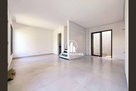 4_photo/94dcfac43b.f2f85754fdd078a3-ATLAS-7c0ec4e3-386f-427b-be39-67af322cfae5.jpg de casa à venda com 3 quartos, 100m² em Uberaba, Curitiba