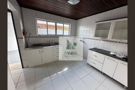 7_photo/94dcfac60f.f348c8852f19f3bd-ATLAS-cb7a8342-2ad4-48e0-a626-8122425f3136.jpg de casa à venda com 5 quartos, 200m² em Uberaba, Curitiba