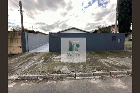 39_photo/94dcfac60f.f348c8852f19f3bd-ATLAS-eaee234a-d799-433b-a4df-e0aa1f495513.jpg de casa à venda com 5 quartos, 200m² em Uberaba, Curitiba